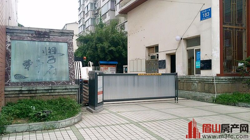 百坡路183号学府轩 3室2厅2卫 121.94㎡