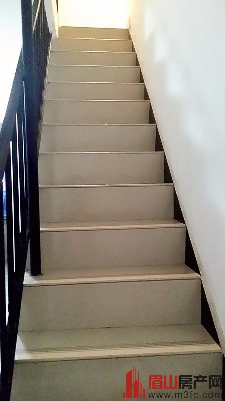 百坡路183号学府轩 3室2厅2卫 121.94㎡