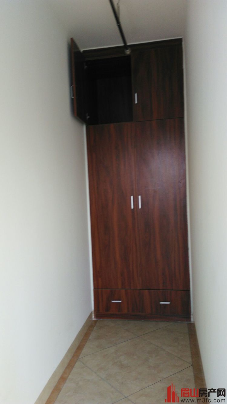 锦地上城22F 3/2 110㎡ 豪华装修 全套家具家电设施齐全 学区房 69.8万包证