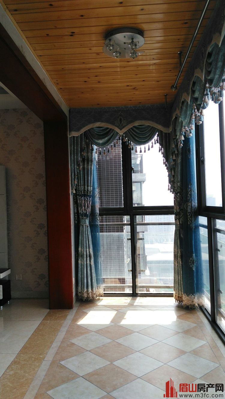 锦地上城22F 3/2 110㎡ 豪华装修 全套家具家电设施齐全 学区房 69.8万包证