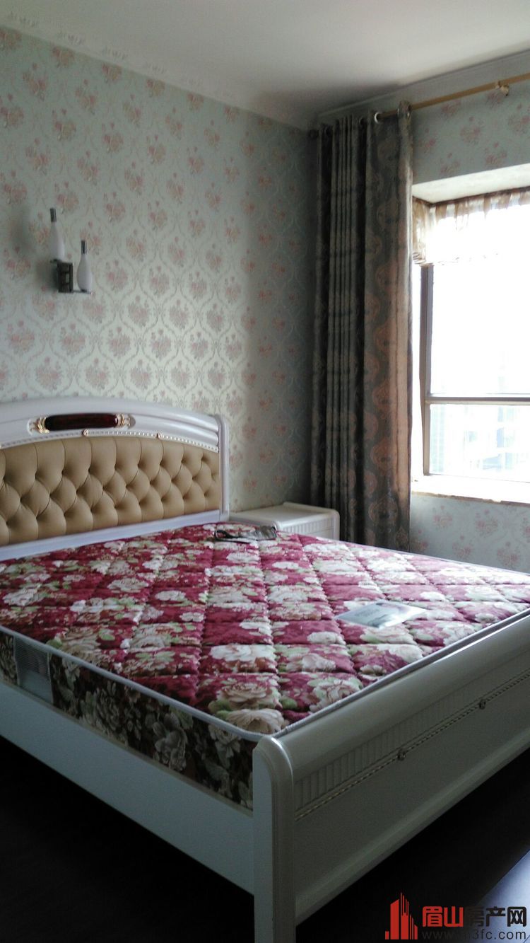 锦地上城22F 3/2 110㎡ 豪华装修 全套家具家电设施齐全 学区房 69.8万包证