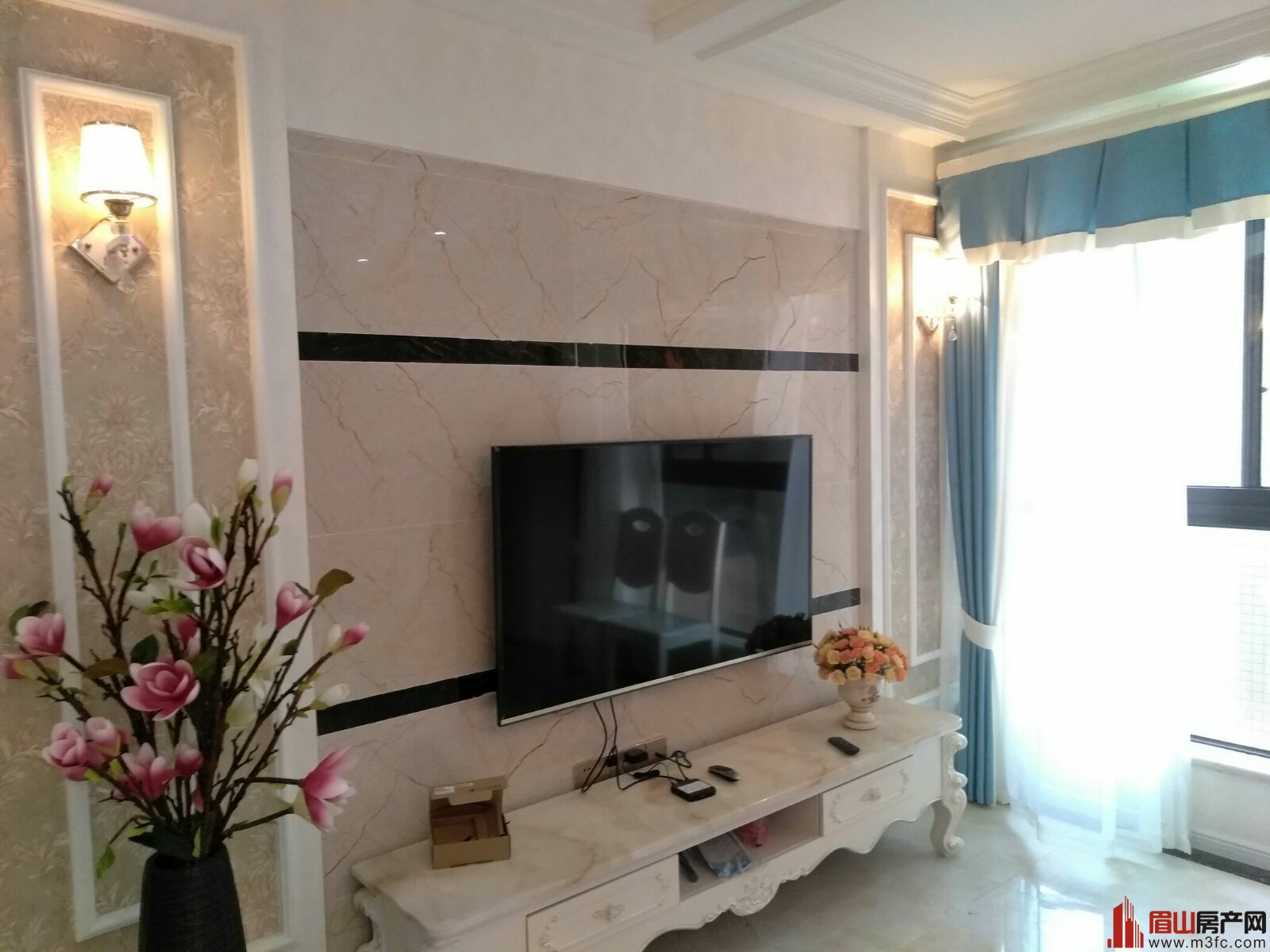 香颂城🔑33楼,面积89平,户型4/2/2精装带家具家电75.8万包证