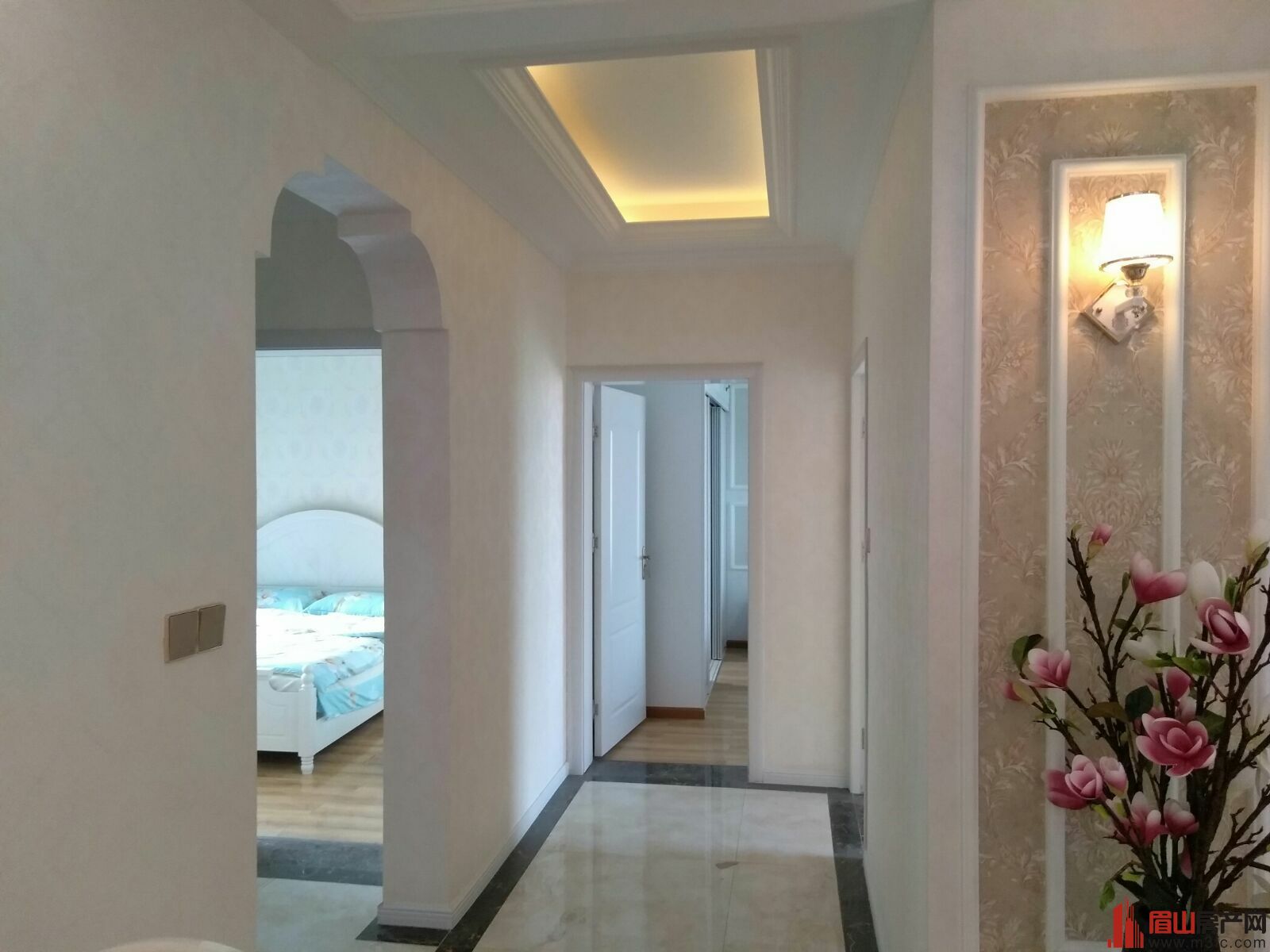 香颂城🔑33楼,面积89平,户型4/2/2精装带家具家电75.8万包证