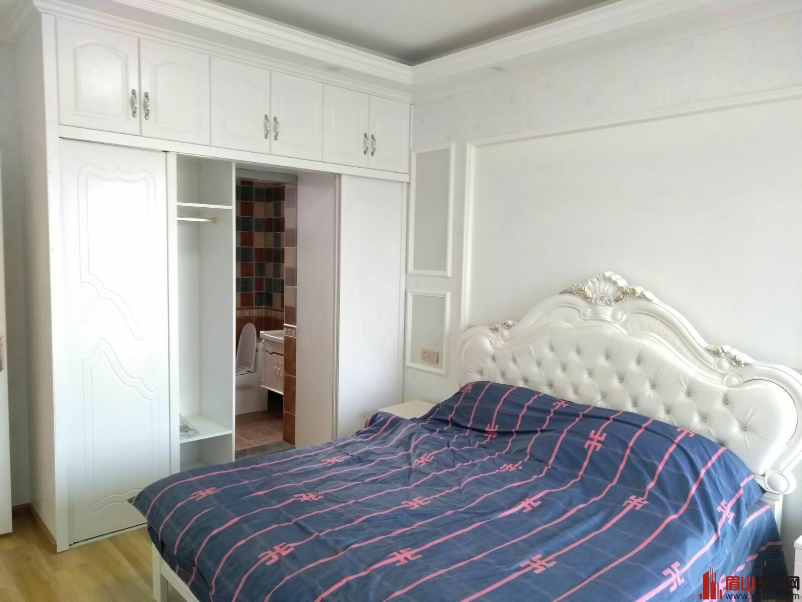 香颂城🔑33楼,面积89平,户型4/2/2精装带家具家电75.8万包证