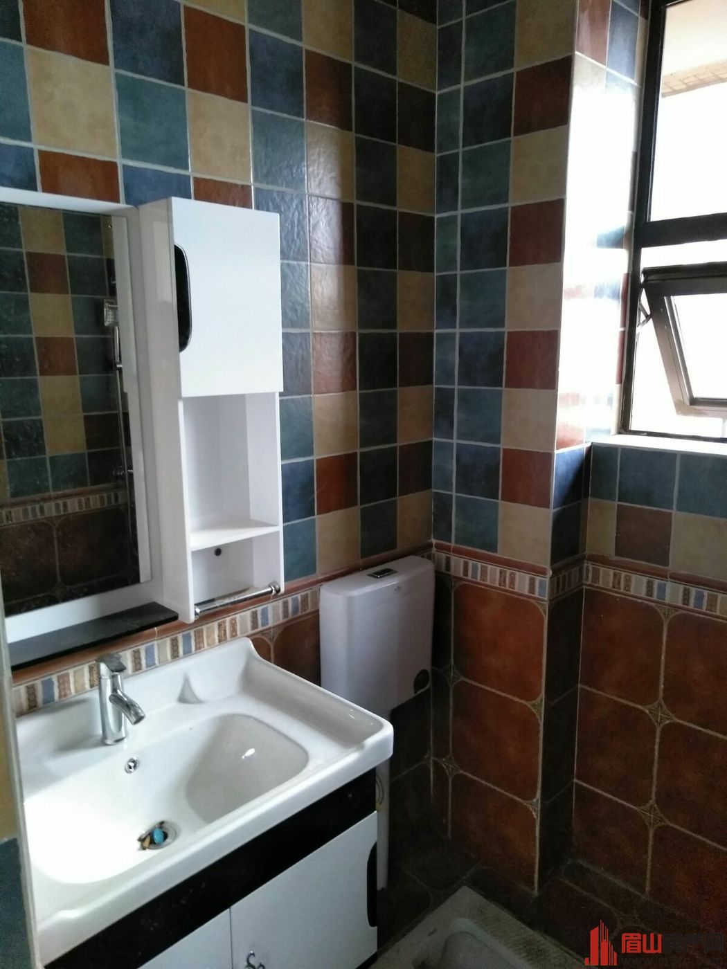 香颂城🔑33楼,面积89平,户型4/2/2精装带家具家电75.8万包证