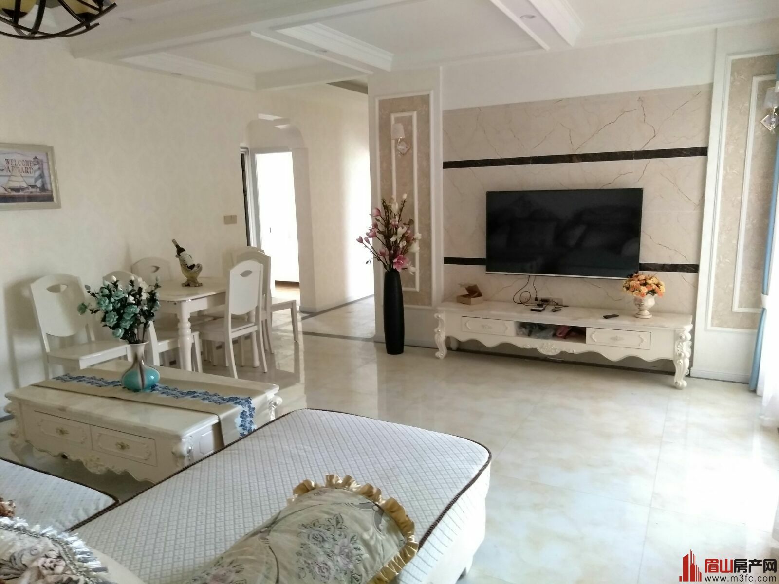 香颂城🔑33楼,面积89平,户型4/2/2精装带家具家电75.8万包证