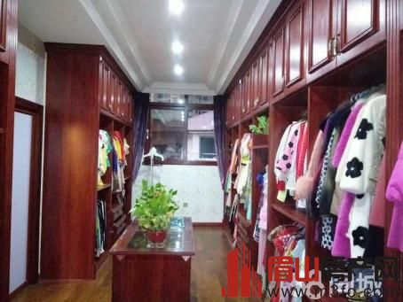 ʹݱ645Լ560ƽװ޻400򣬴յůݣͣ4̨     ˽һ԰200ƽؼɽ˫2ңԣ䣬˫ñ䣬鷿̨˸ס£ʽתʹ۴˷ۼ868