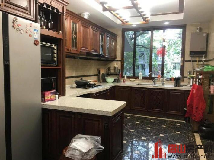 金府丽景 1期 4室3厅3卫 240㎡