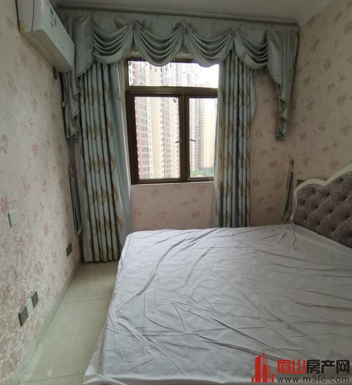 ά 322 89O