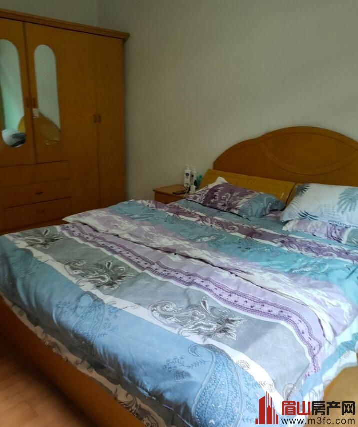 水厂家属区 3室2厅2卫 141㎡