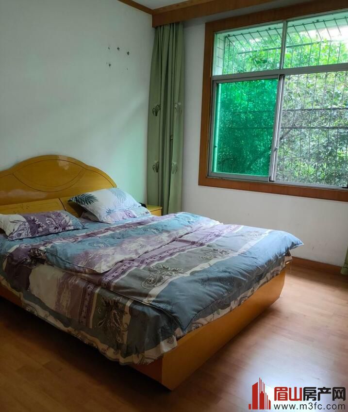 水厂家属区 3室2厅2卫 141㎡