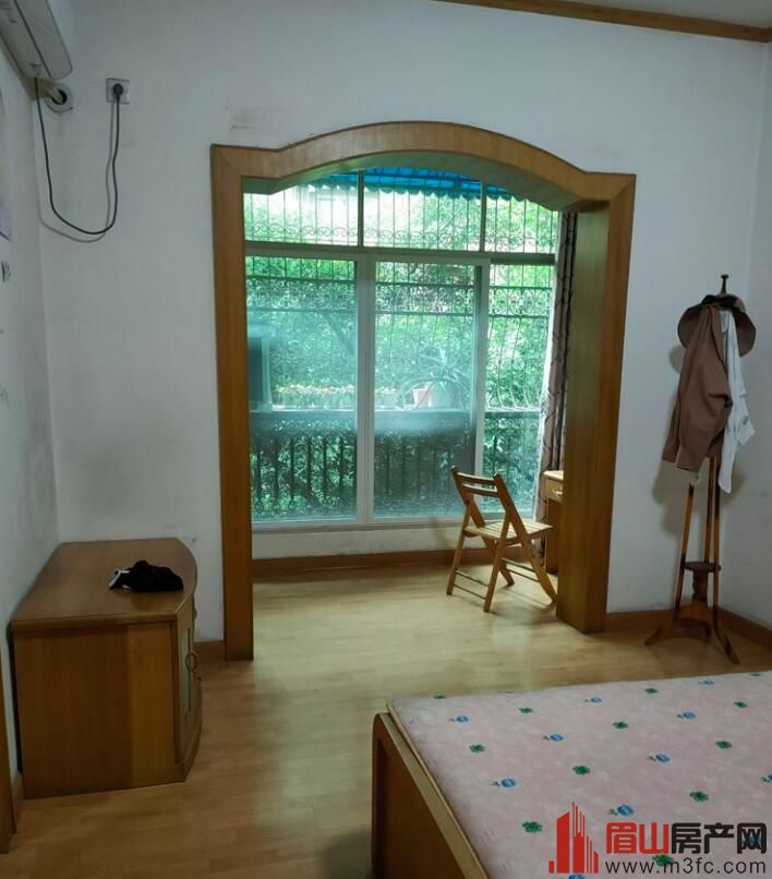 水厂家属区 3室2厅2卫 141㎡