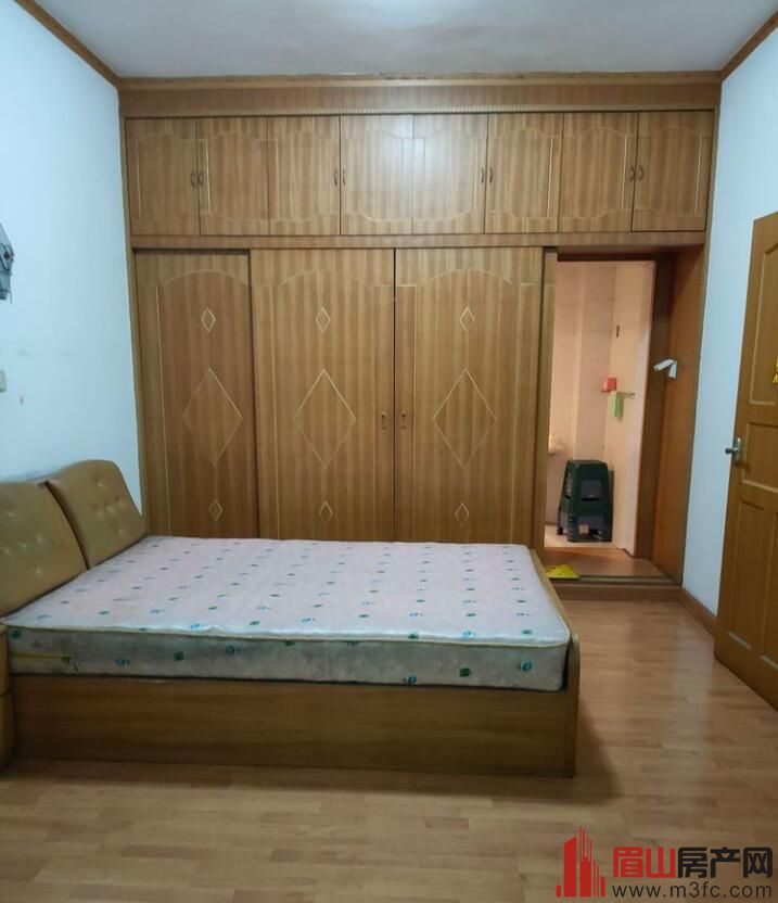 水厂家属区 3室2厅2卫 141㎡