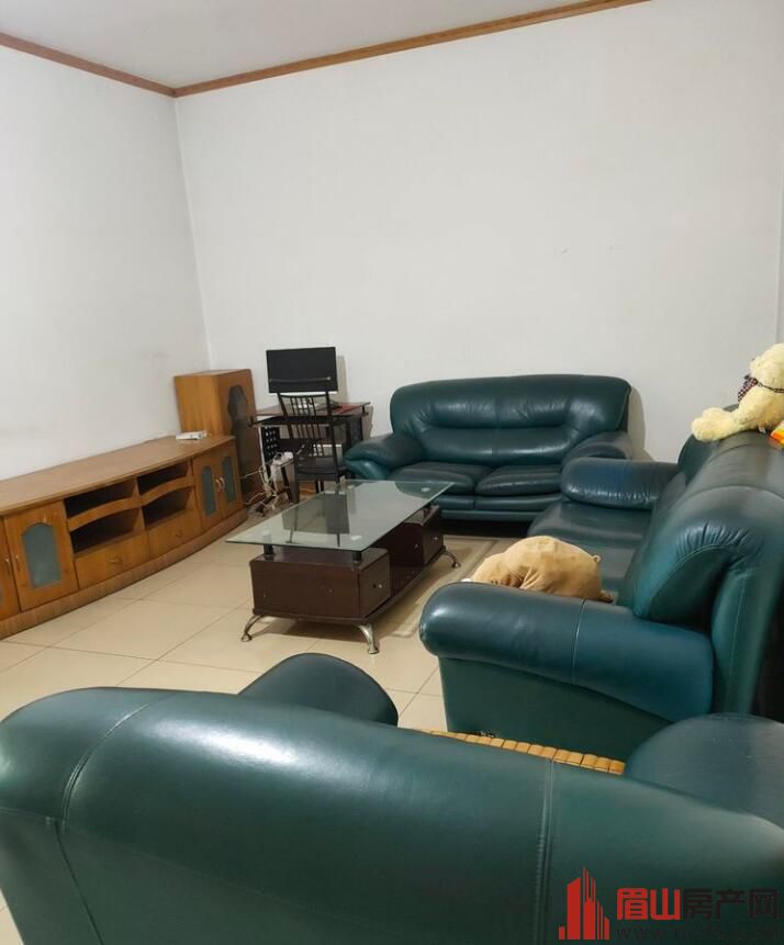 水厂家属区 3室2厅2卫 141㎡