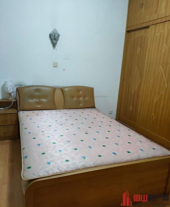 水厂家属区 3室2厅2卫 141㎡