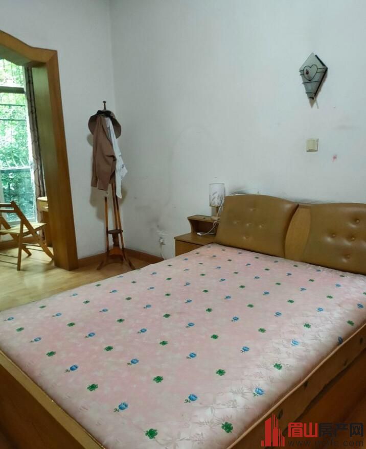 水厂家属区 3室2厅2卫 141㎡