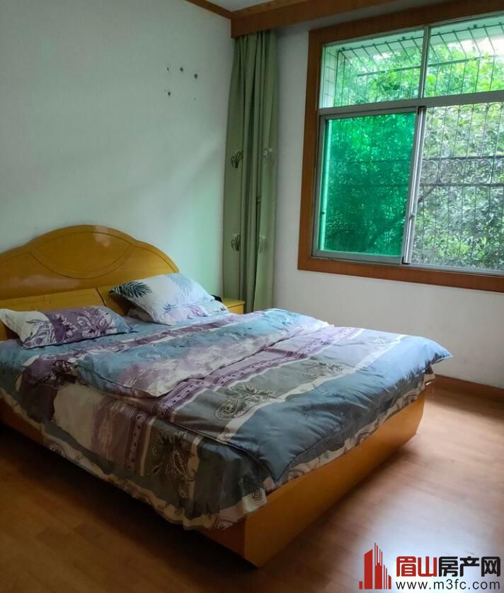 水厂家属区 3室2厅2卫 141㎡