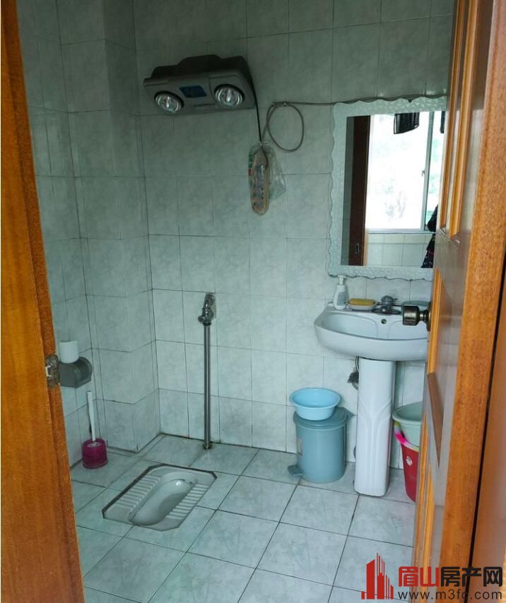 水厂家属区 3室2厅2卫 141㎡