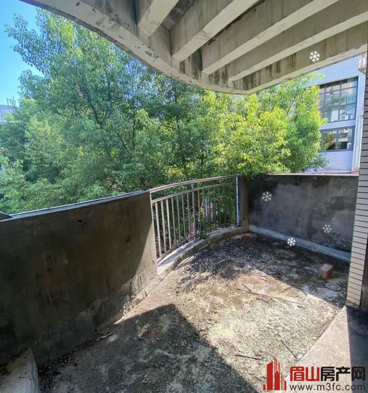 东湖丽景 4室3厅2卫 161㎡