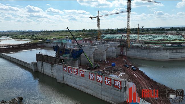 岷江彭山尖子山航电枢纽工程施工现场 岷江彭山尖子山航电枢纽工程施工现场